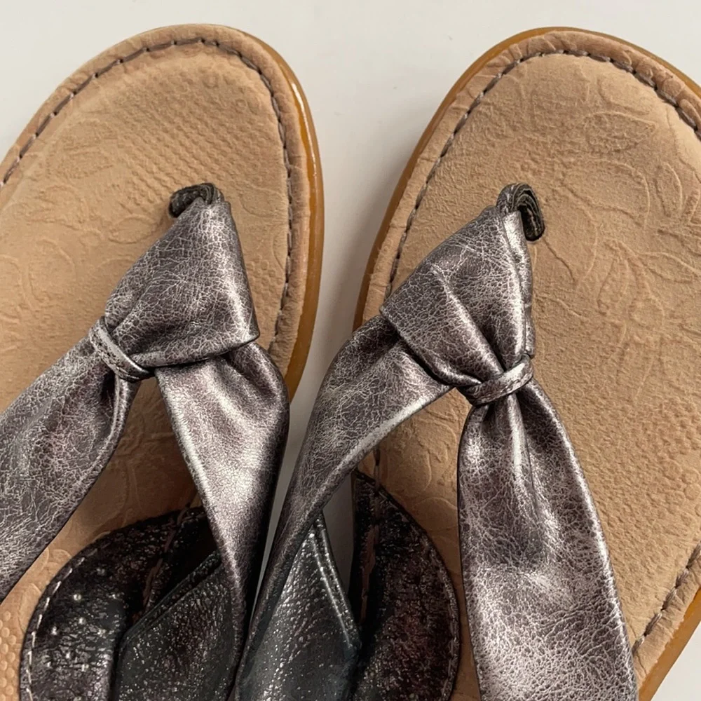 b.o.c. Born Concepts metallic leather cushioned footbed sandals size 8 - Picture 7 of 7
